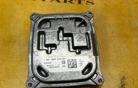 Peugeot 308 Xenon control unit/module 130732940400