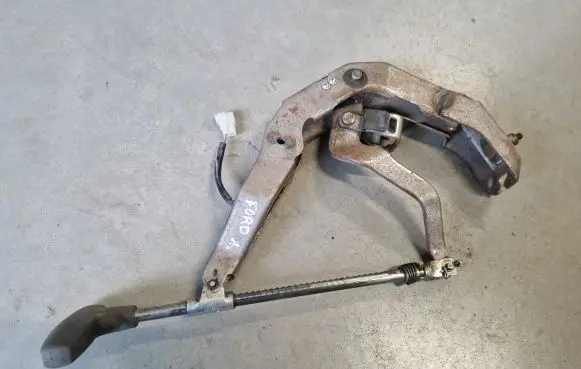 Handbrake/parking brake lever assembly