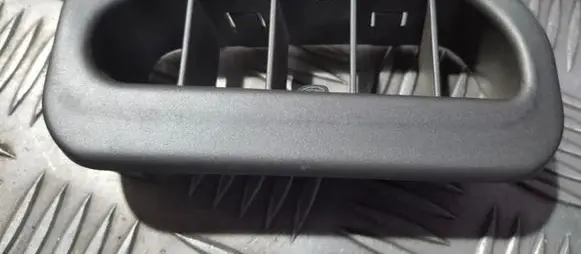 BMW 7 E65 E66 Dash center air vent grill 7010949