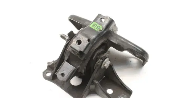 Toyota Auris E180 Engine mount bracket