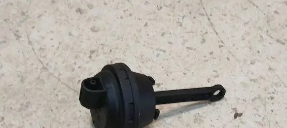Audi A4 S4 B5 8D Engine shut-off valve 
