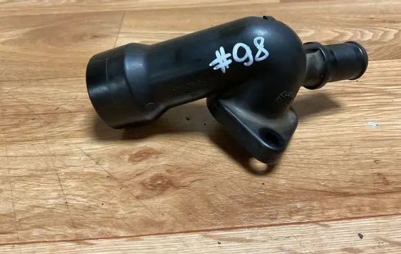 Engine coolant pipe/hose