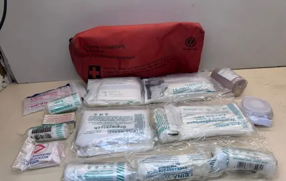 Volkswagen Touareg I First aid kit 2K0860282