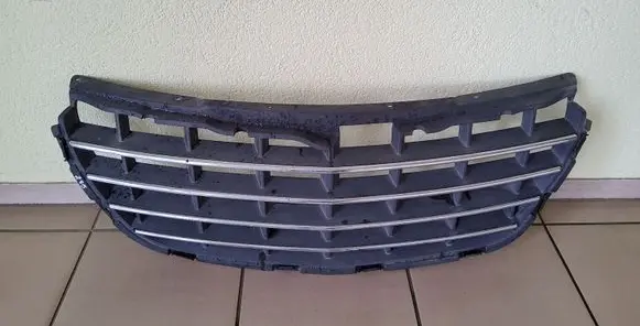 Chrysler Pacifica Front bumper upper radiator grill