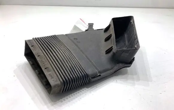 Audi A4 S4 B7 8E 8H Air intake hose/pipe 8E0129617D