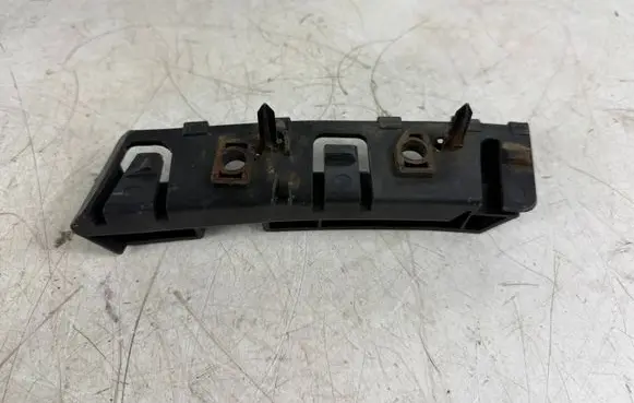 Front bumper mounting bracket