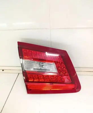 Tailgate rear/tail lights