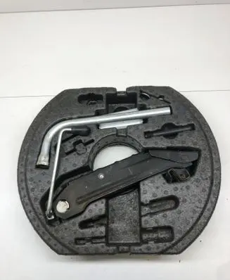 Audi A3 S3 8P Tool set 1K0012115F