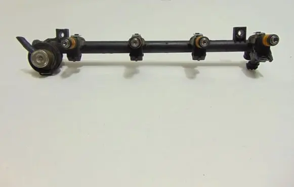 Renault Megane I Fuel injector supply line/pipe 