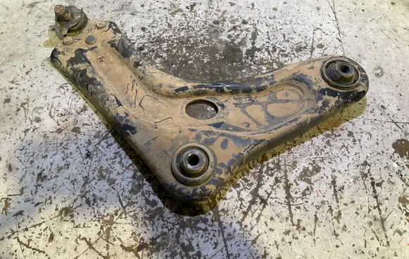 Citroen C3 Aircross Front lower control arm/wishbone 