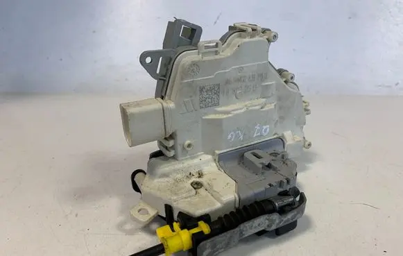 Audi Q7 4M Rear door lock 4G0839015E