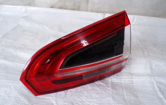 Tailgate rear/tail lights
