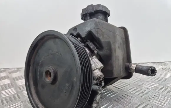 Mercedes-Benz C W204 Power steering pump A0044667001 7692900538