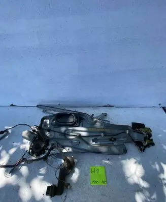 Renault Laguna I Front door window regulator with motor 