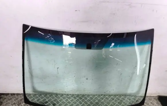 Toyota Yaris Front windscreen/windshield window 