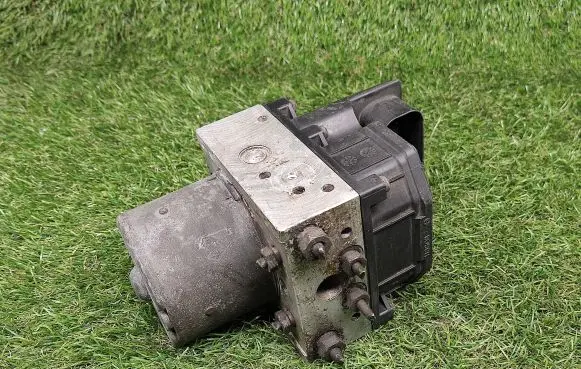 Ford Mondeo Mk III ABS Pump 1S712M110AE 0265222015
