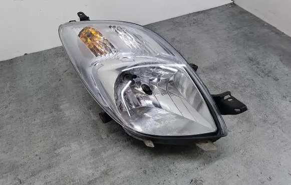 Toyota Yaris Headlight/headlamp 04777952