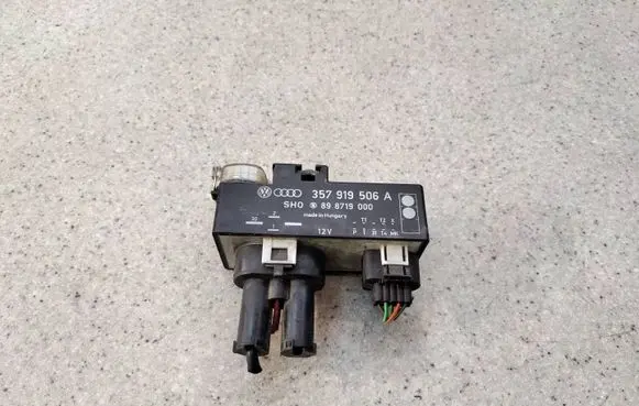Volkswagen Golf III Coolant fan relay 357919506A39 357919506A