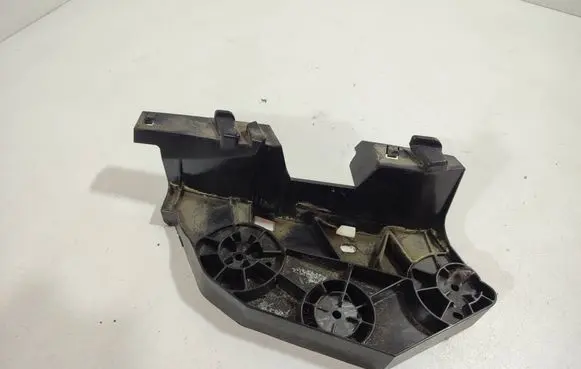 Nissan Rogue Headlight/headlamp mounting bracket 
