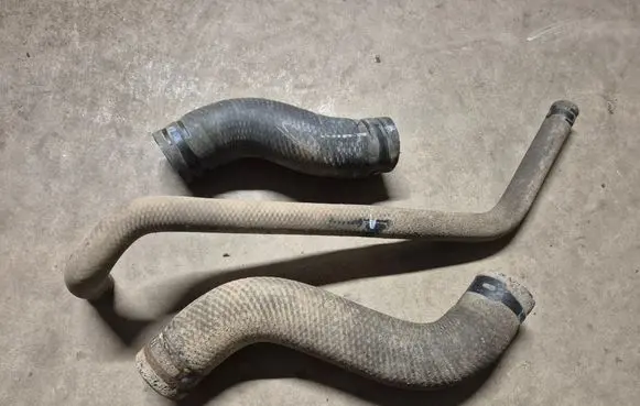 Toyota Hilux (AN10, AN20, AN30) Engine coolant pipe/hose