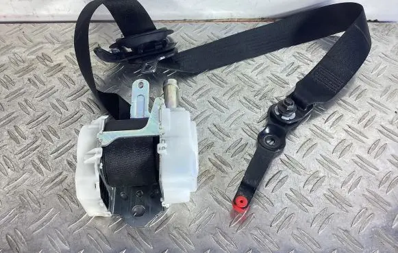 Lexus RC Front seatbelt 7W7850P