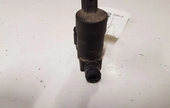 Ford Focus Windscreen/windshield washer pump 1S7117K624FE