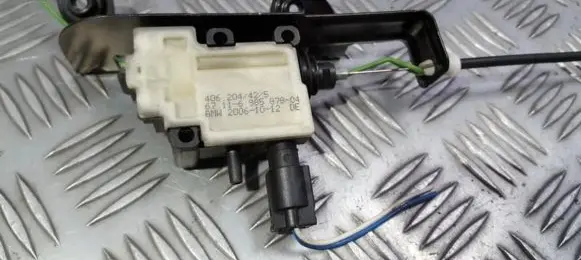 BMW 5 E60 E61 Central locking motor 6711698587804 67.11-6985878-04