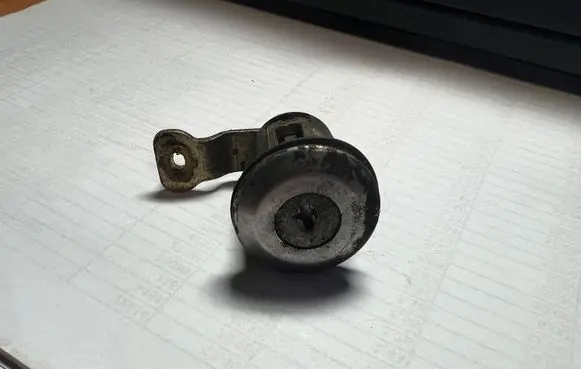 Citroen Xsara Front door lock (next to the handle) 