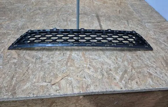 Hyundai Tucson TL Front bumper lower grill 86561D7500tucson
