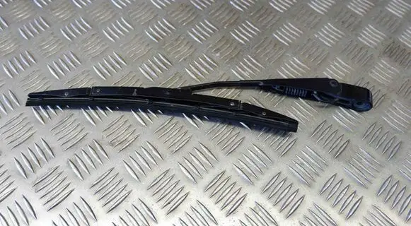 Rear wiper blade arm