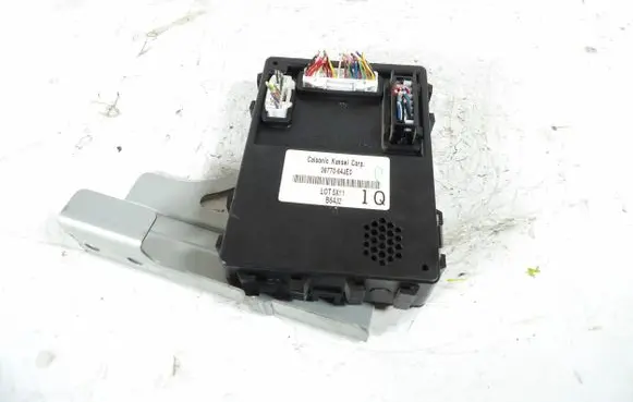 Suzuki Grand Vitara II Engine control unit/module 36770-64JE0