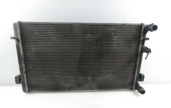 Volkswagen Golf IV Coolant radiator 