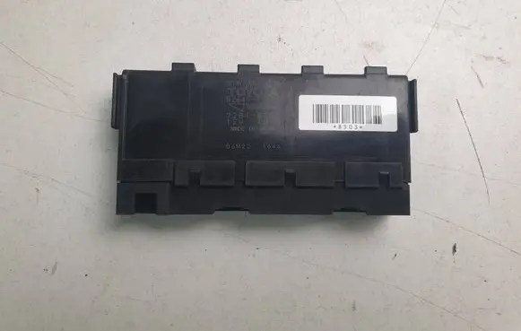 Toyota Auris 150 Fuse module 8264171010 72818503 06M221646