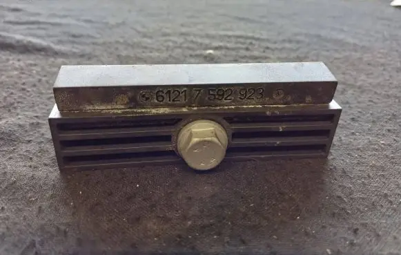 BMW 5 F10 F11 Battery bracket 7592923
