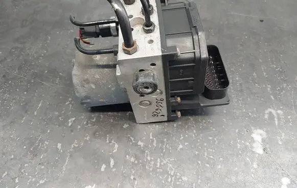 Volkswagen PASSAT B5 ABS Pump 4B0614517G 0265225124 0265950055