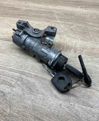 Volkswagen PASSAT B5 Ignition lock 4B0905851