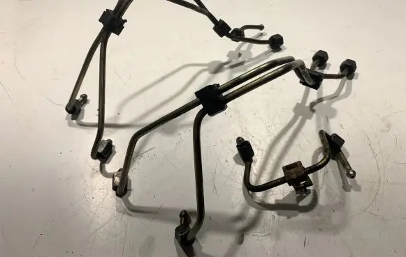 Mazda 3 I Fuel injector supply line/pipe 