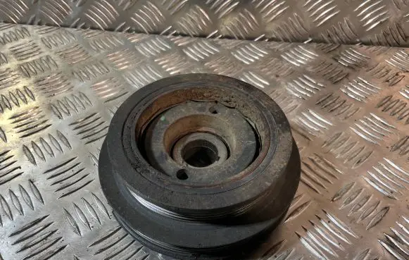 Toyota Corolla Verso E121 Crankshaft pulley
