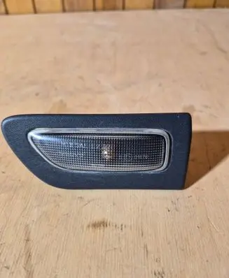 Volvo V70 Front fender indicator light 09151909