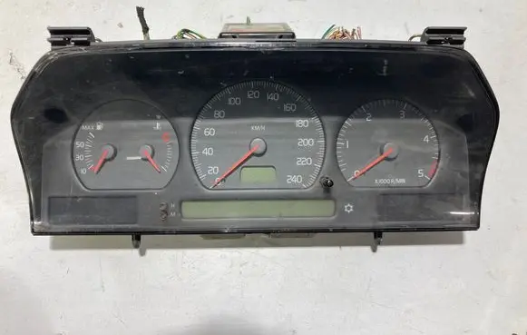 Volvo S70 V70 V70 XC Speedometer (instrument cluster) 9472523 69294240T