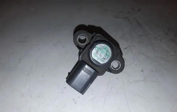 Mercedes-Benz CLS C219 Air pressure sensor A0051535028