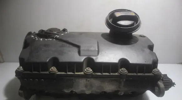 Volkswagen Golf V Engine head 038103373R