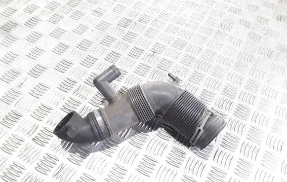 Skoda Fabia Mk2 (5J) Air intake hose/pipe 6R0129654C 6R0129635