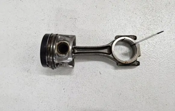 Volkswagen Tiguan Piston with connecting rod