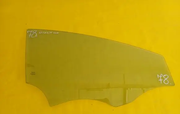Seat Leon (1P) Front door window glass four-door