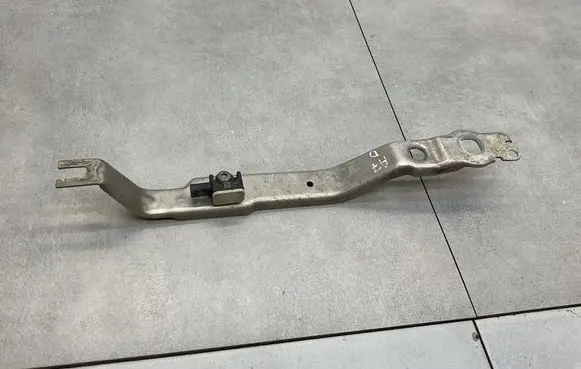 Audi A7 S7 4G Fender mounting bracket 4G8807592C