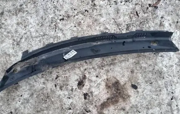 Audi A4 S4 B5 8D Wiper trim 8D1819401