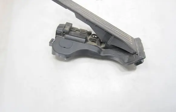 Volkswagen Golf V Accelerator throttle pedal 1K1721503P