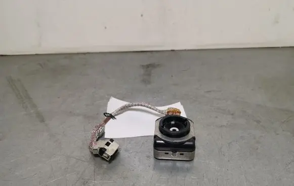 Subaru Forester SJ Headlight ballast module Xenon 13B235