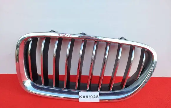 BMW 5 F10 F11 Front bumper upper radiator grill 51137412323
